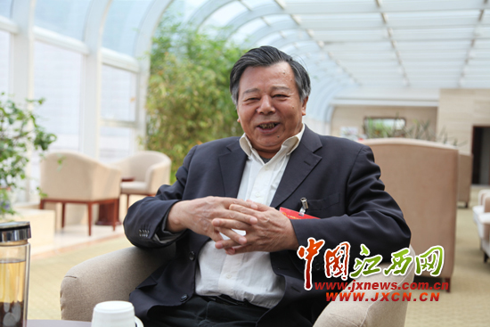 全国人大代表、十一届全国人大常委会委员、江西城市职业学院校长胡振鹏